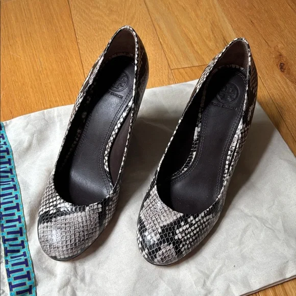 Tory Burch Astoria Leather Snakeskin Print Wedges Sz 8 - Picture 5 of 15